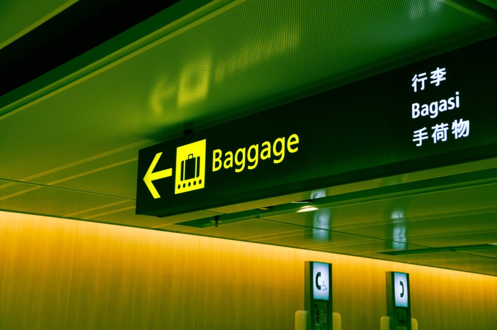 【搭乗手続きの英語】空港で荷物を預ける