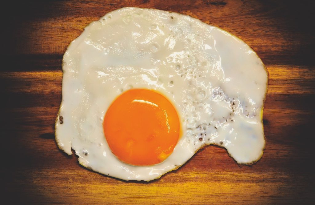 Over-easy fried-egg（目玉焼き）